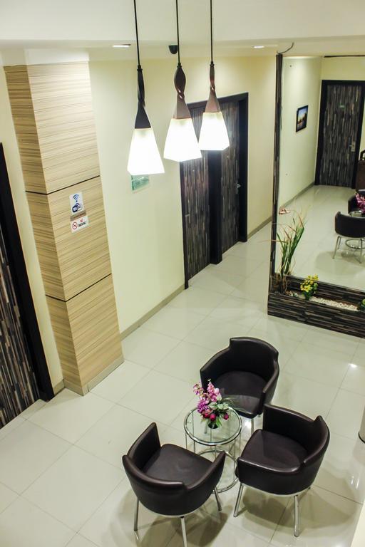 Vindhika Hotel Макасар Экстерьер фото