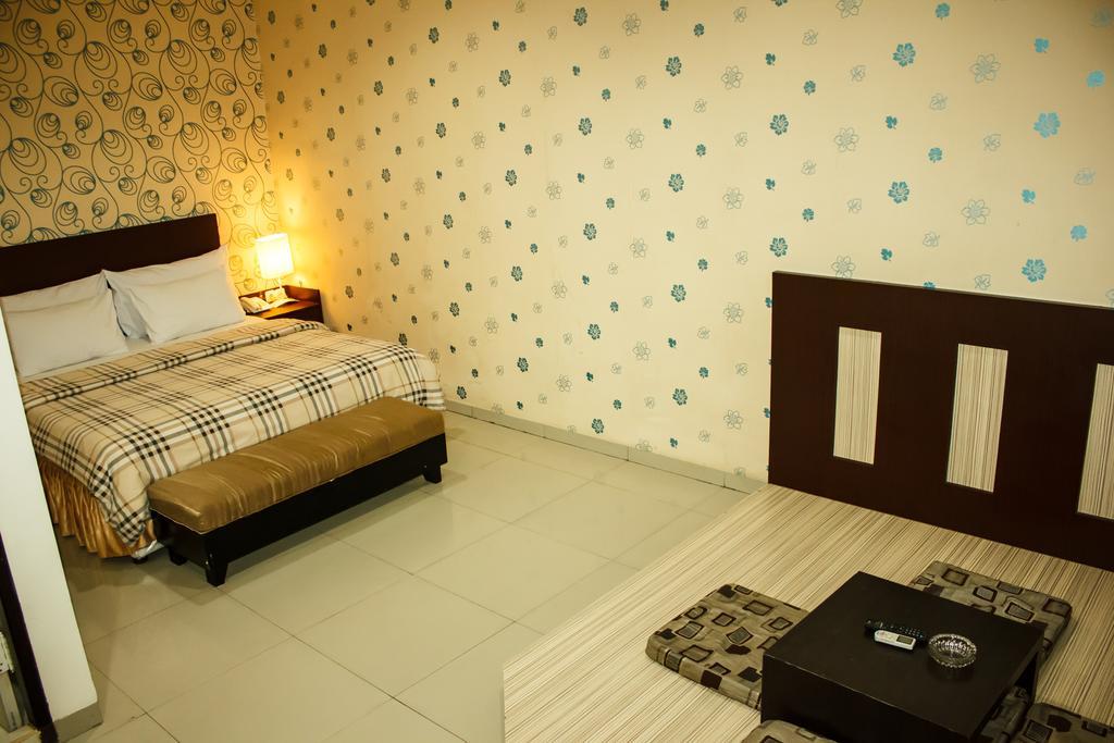 Vindhika Hotel Макасар Экстерьер фото