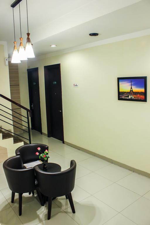 Vindhika Hotel Макасар Экстерьер фото