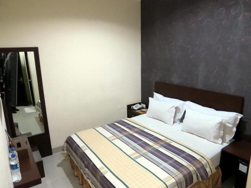 Vindhika Hotel Макасар Номер фото
