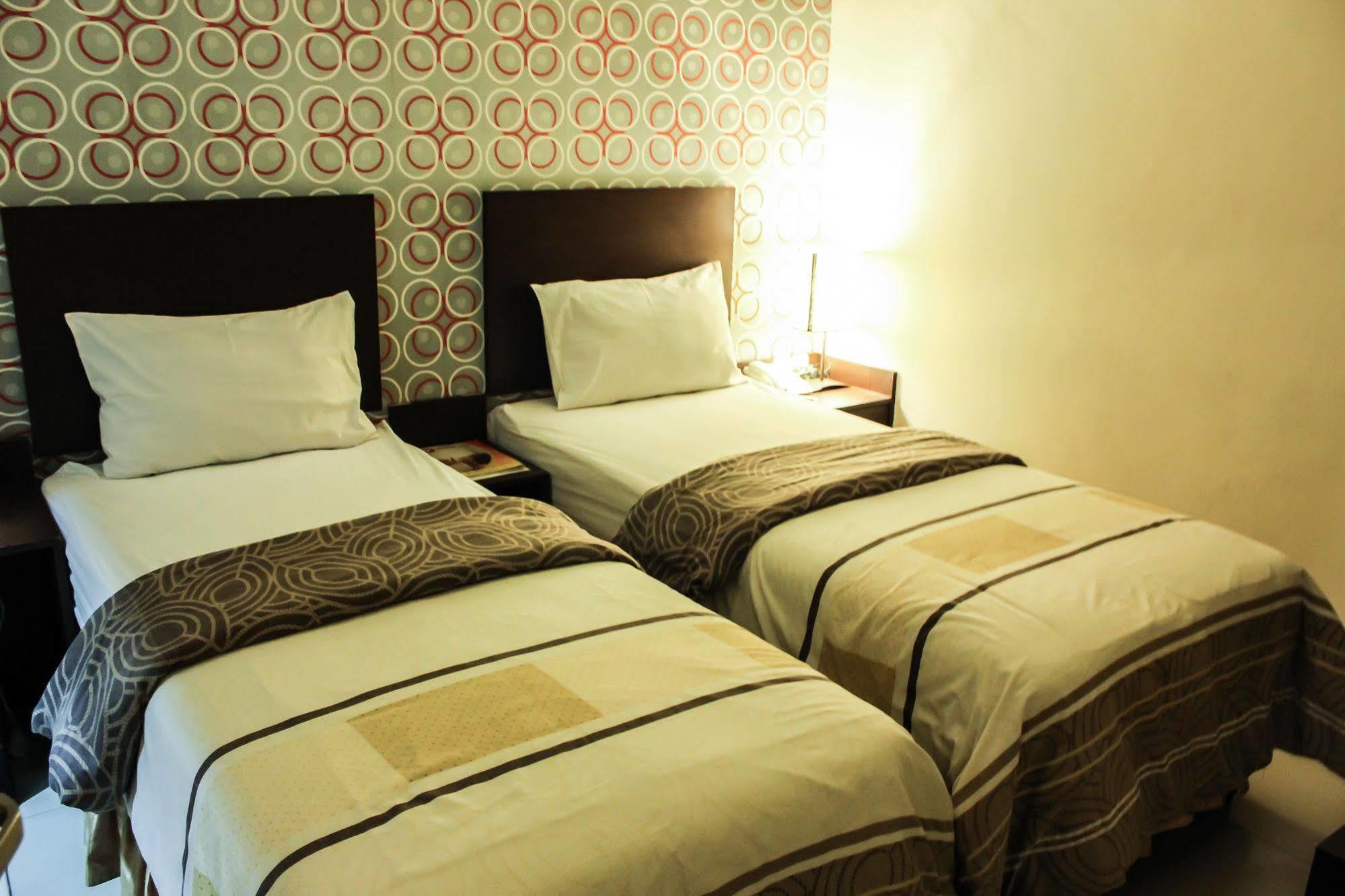 Vindhika Hotel Макасар Экстерьер фото